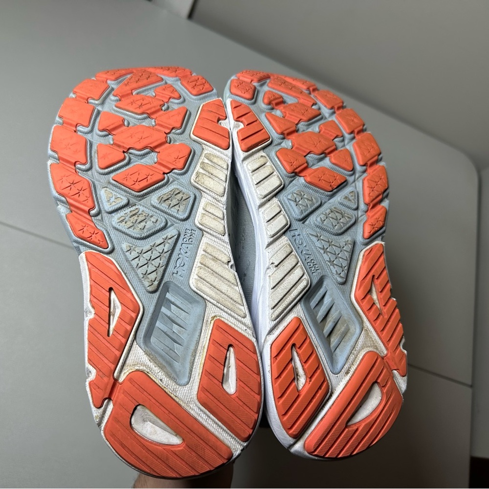 Hoka One One Arahi 6 Athletic Shoes - Picture 8 of 10